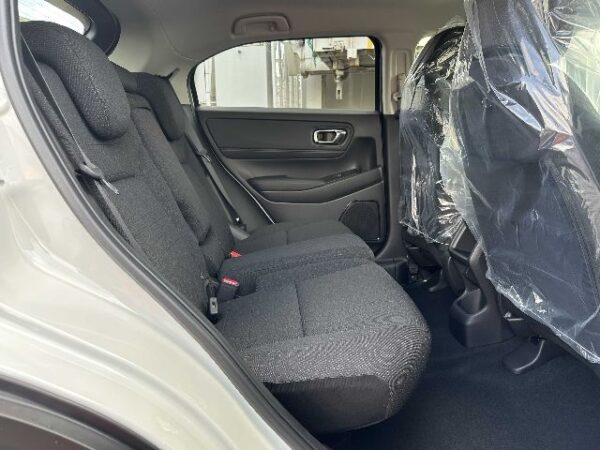 Brand New Honda Vezel X 2025 Pearl White - Image 7