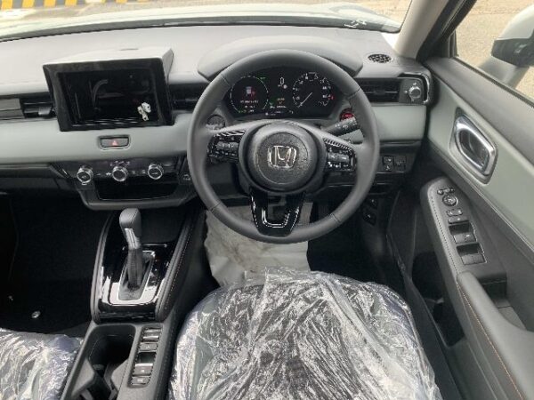 Brand New Honda Vezel X Hunt 2025 - Image 9