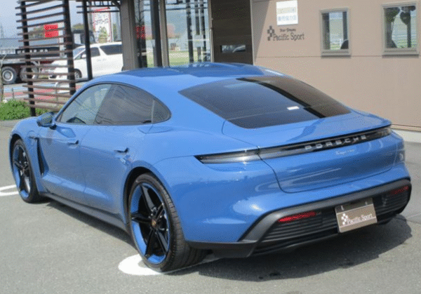 2023 Porsche Taycan – Sport Chrono Package - Image 6